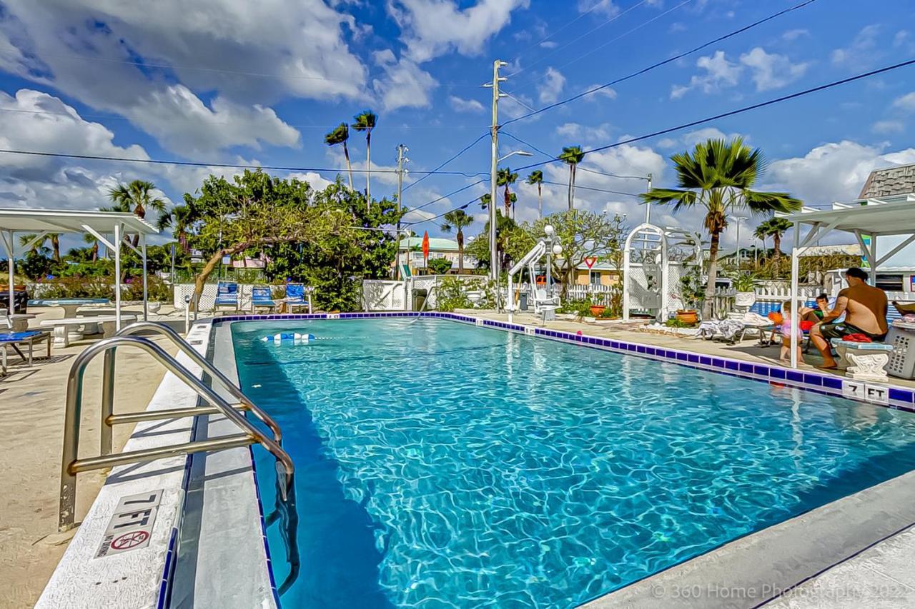 Twins Inn & Apartments St. Pete Beach Dış mekan fotoğraf