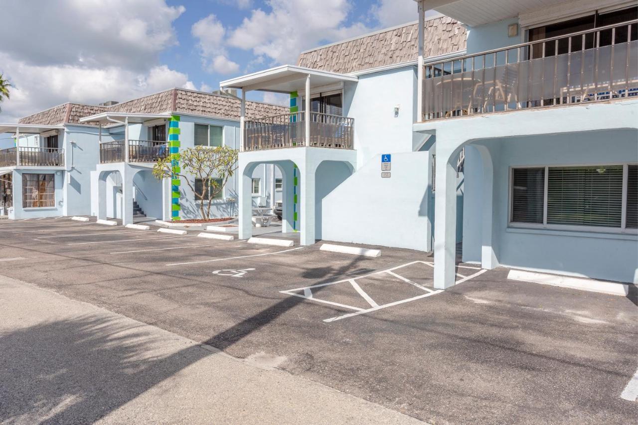 Twins Inn & Apartments St. Pete Beach Dış mekan fotoğraf